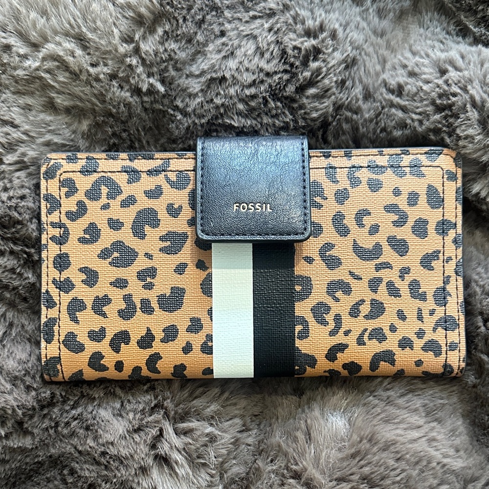Fossil Tan Leopard Print Wallet - EUC